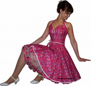 Tanzkleid in pink mit kleinen weißen Blümchen